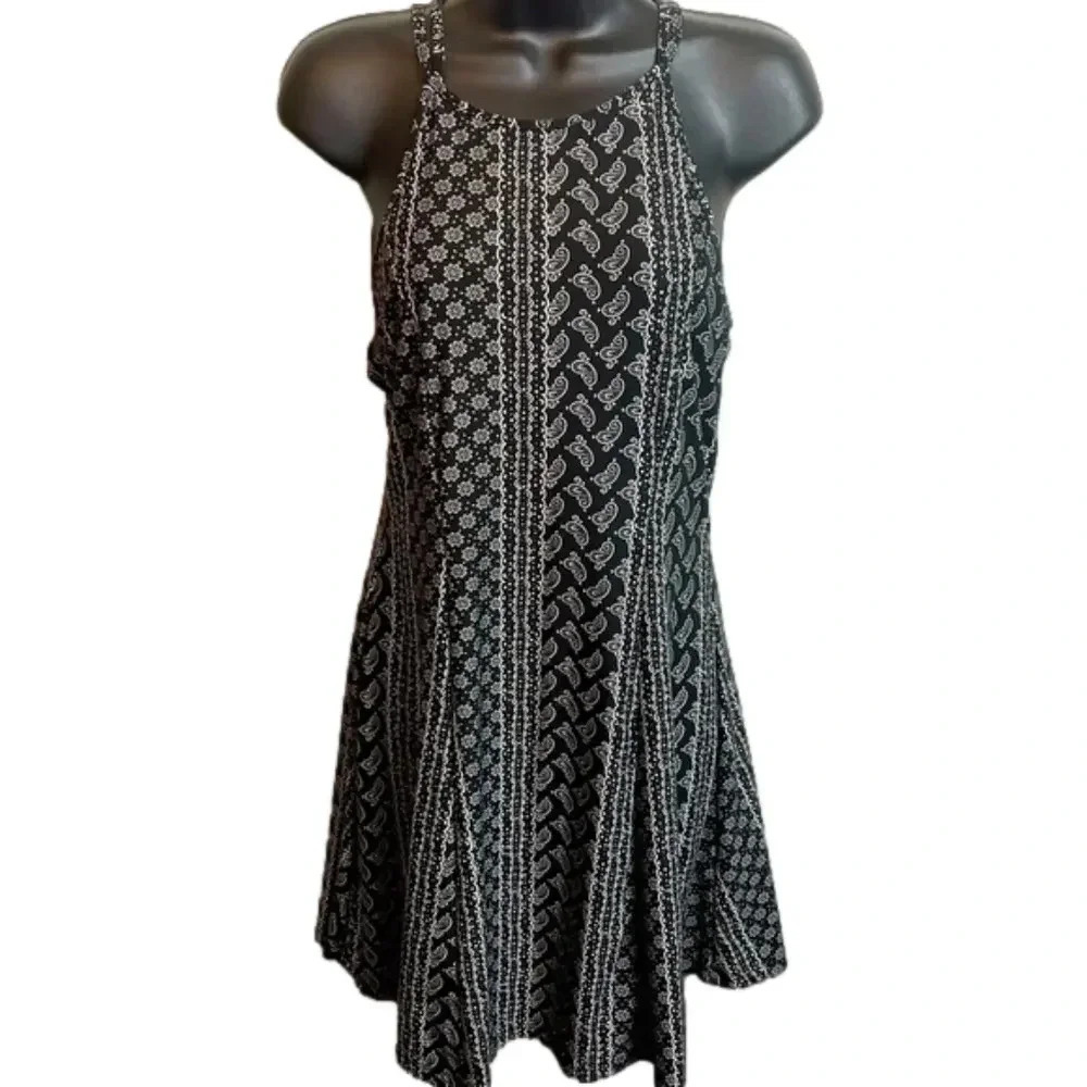Mudd Skater Dress Sleeveless Tank Paisley‎ Floral Black/White 
Size Medium